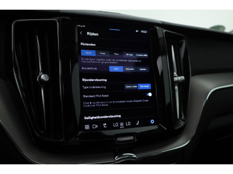 Volvo XC60 2.0 T6 Plug-in hybrid AWD Plus Dark | Trekhaak | 360 camera | Adap. Cruise | Dode hoek |Stoel + stuurverw. | Harman/ Kardon Audio