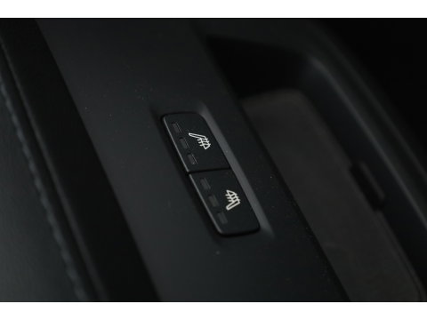 Volvo XC60 2.0 T6 Plug-in hybrid AWD Plus Dark | Trekhaak | 360 camera | Adap. Cruise | Dode hoek |Stoel + stuurverw. | Harman/ Kardon Audio