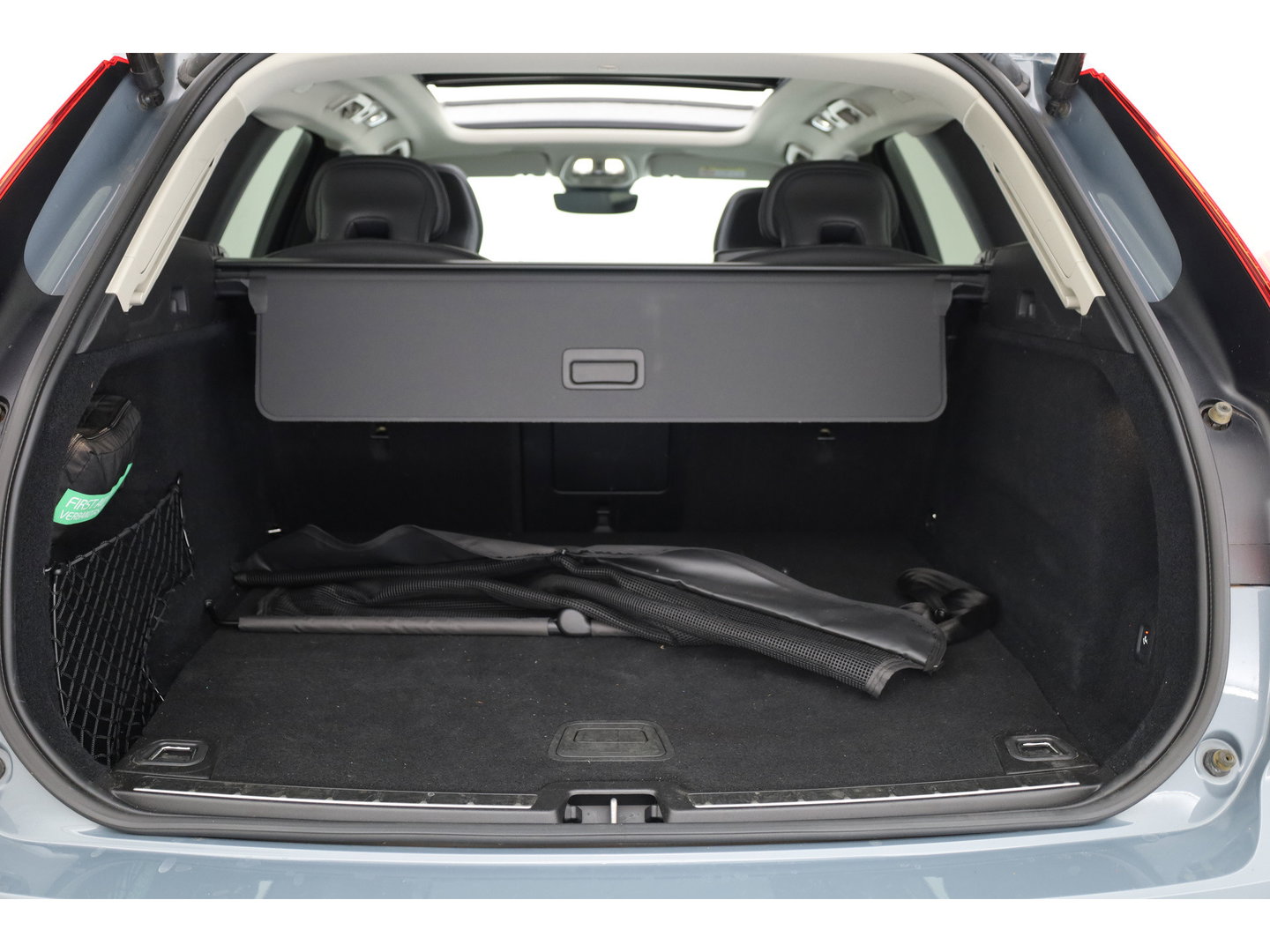 Volvo XC60 2.0 T6 Plug-in hybrid AWD Plus Dark | Trekhaak | 360 camera | Adap. Cruise | Dode hoek |Stoel + stuurverw. | Harman/ Kardon Audio