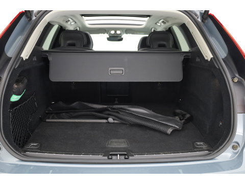 Volvo XC60 2.0 T6 Plug-in hybrid AWD Plus Dark | Trekhaak | 360 camera | Adap. Cruise | Dode hoek |Stoel + stuurverw. | Harman/ Kardon Audio
