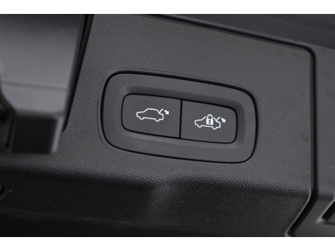 Volvo XC60 2.0 T6 Plug-in hybrid AWD Plus Dark | Trekhaak | 360 camera | Adap. Cruise | Dode hoek |Stoel + stuurverw. | Harman/ Kardon Audio