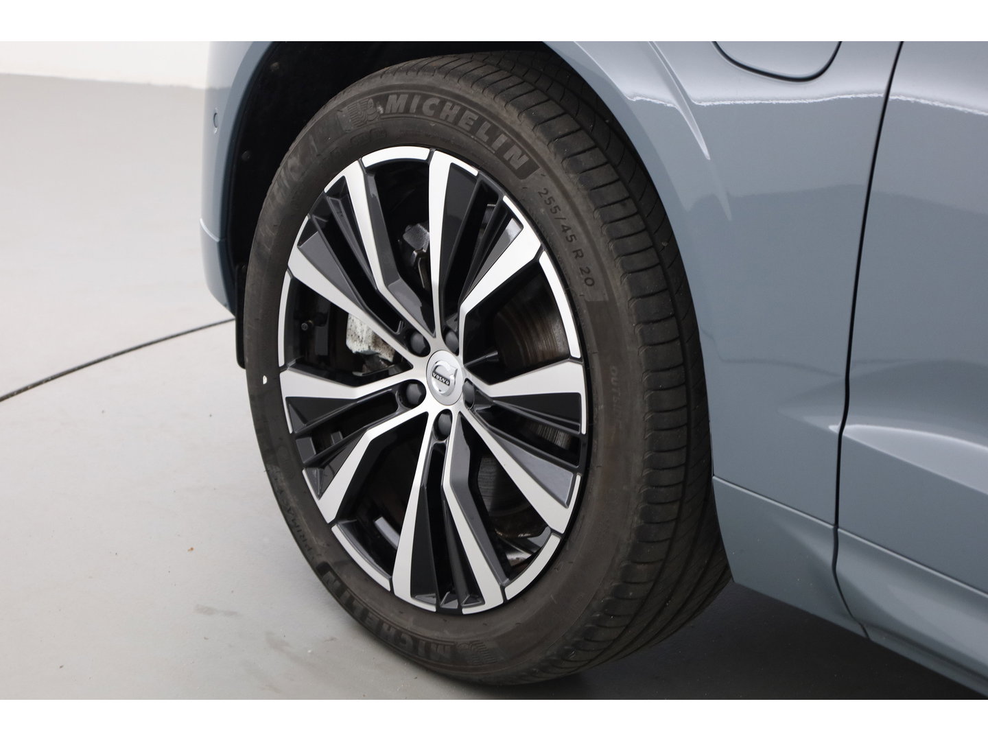 Volvo XC60 2.0 T6 Plug-in hybrid AWD Plus Dark | Trekhaak | 360 camera | Adap. Cruise | Dode hoek |Stoel + stuurverw. | Harman/ Kardon Audio