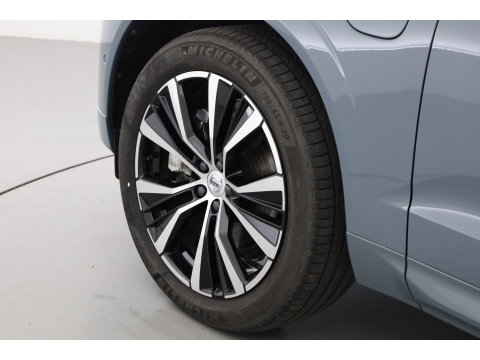 Volvo XC60 2.0 T6 Plug-in hybrid AWD Plus Dark | Trekhaak | 360 camera | Adap. Cruise | Dode hoek |Stoel + stuurverw. | Harman/ Kardon Audio