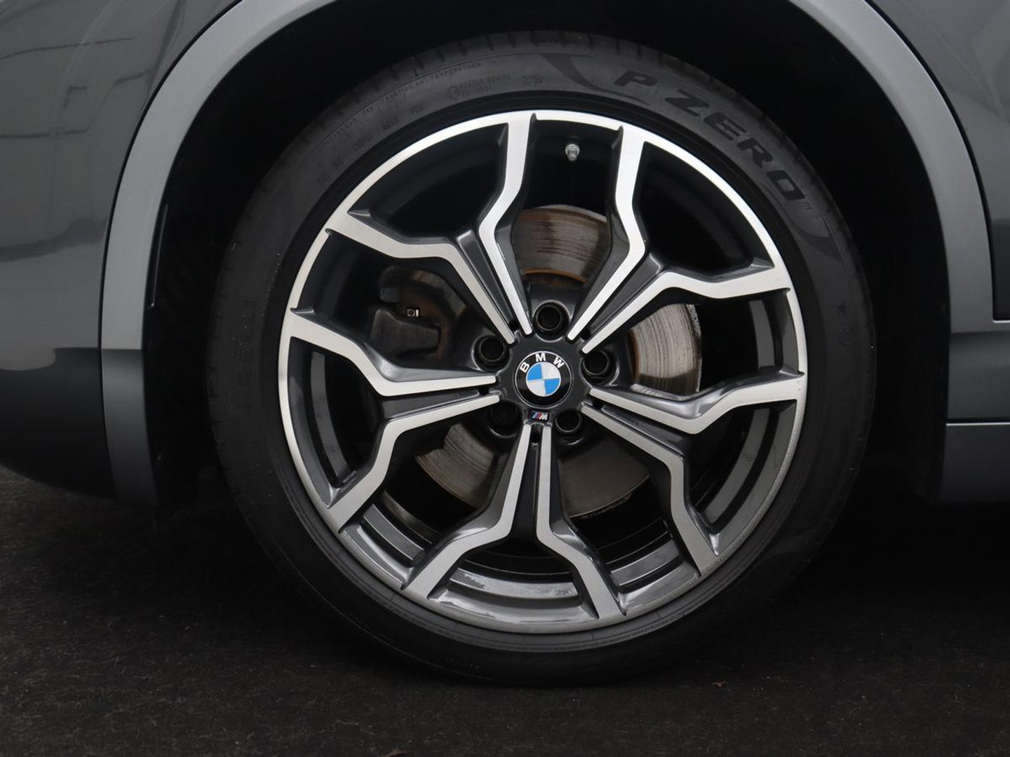 BMW X2 sDrive20i High Executive M-sport | Sportstoelen | Alcantara | Climate control | Full LED | Stoelverwarming | Cruise control | Park assist | Sfeerverlichting | 19'' |
