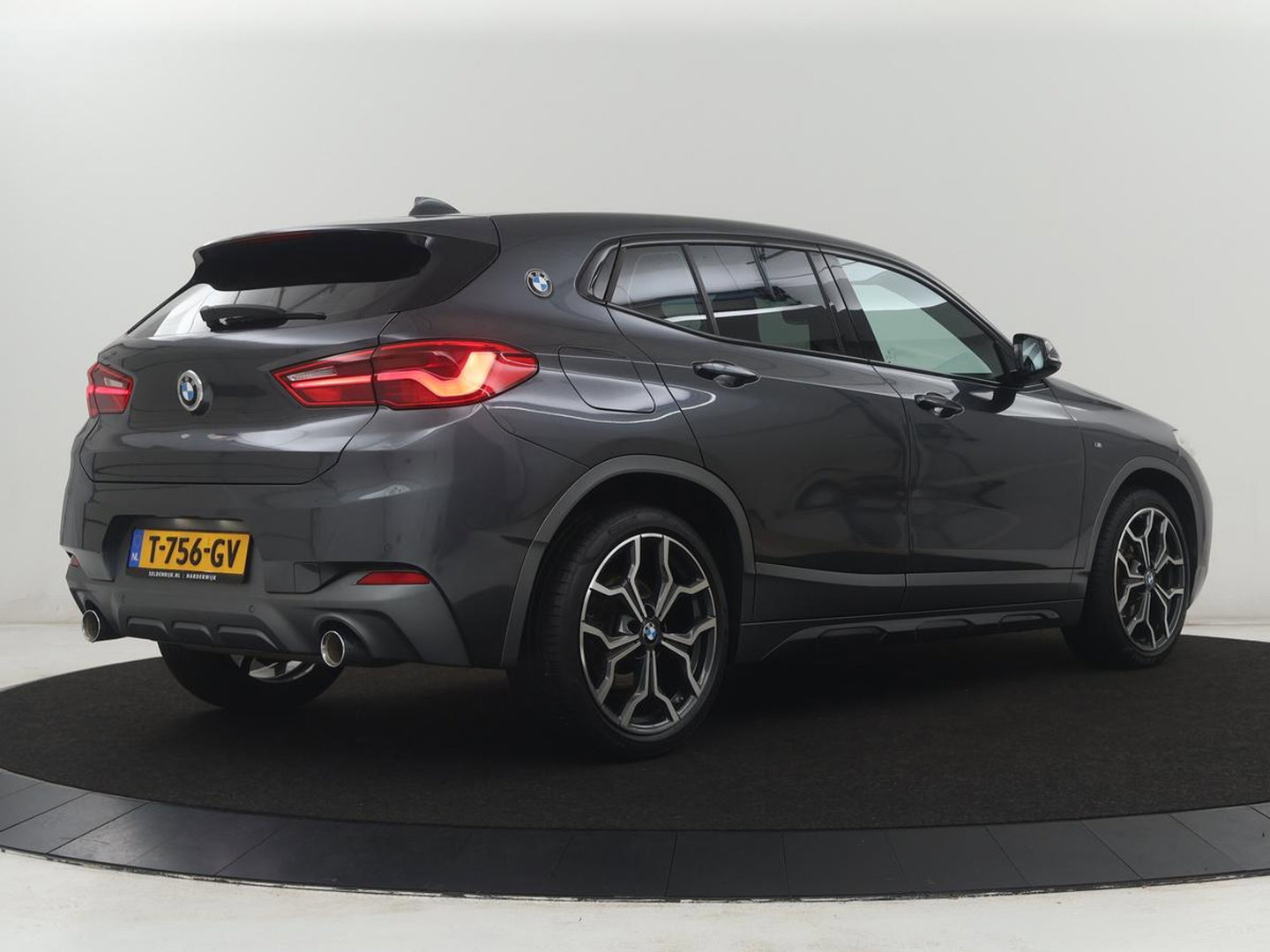 BMW X2 sDrive20i High Executive M-sport | Sportstoelen | Alcantara | Climate control | Full LED | Stoelverwarming | Cruise control | Park assist | Sfeerverlichting | 19'' |