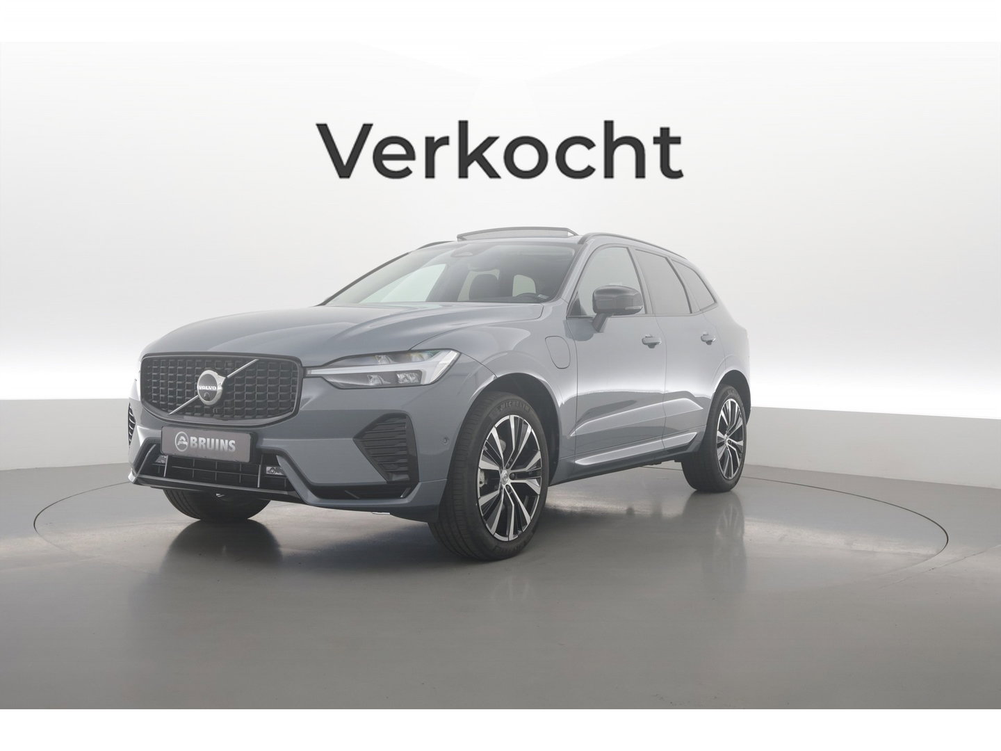 Volvo XC60 2.0 T6 Plug-in hybrid AWD Plus Dark | Trekhaak | 360 camera | Adap. Cruise | Dode hoek |Stoel + stuurverw. | Harman/ Kardon Audio