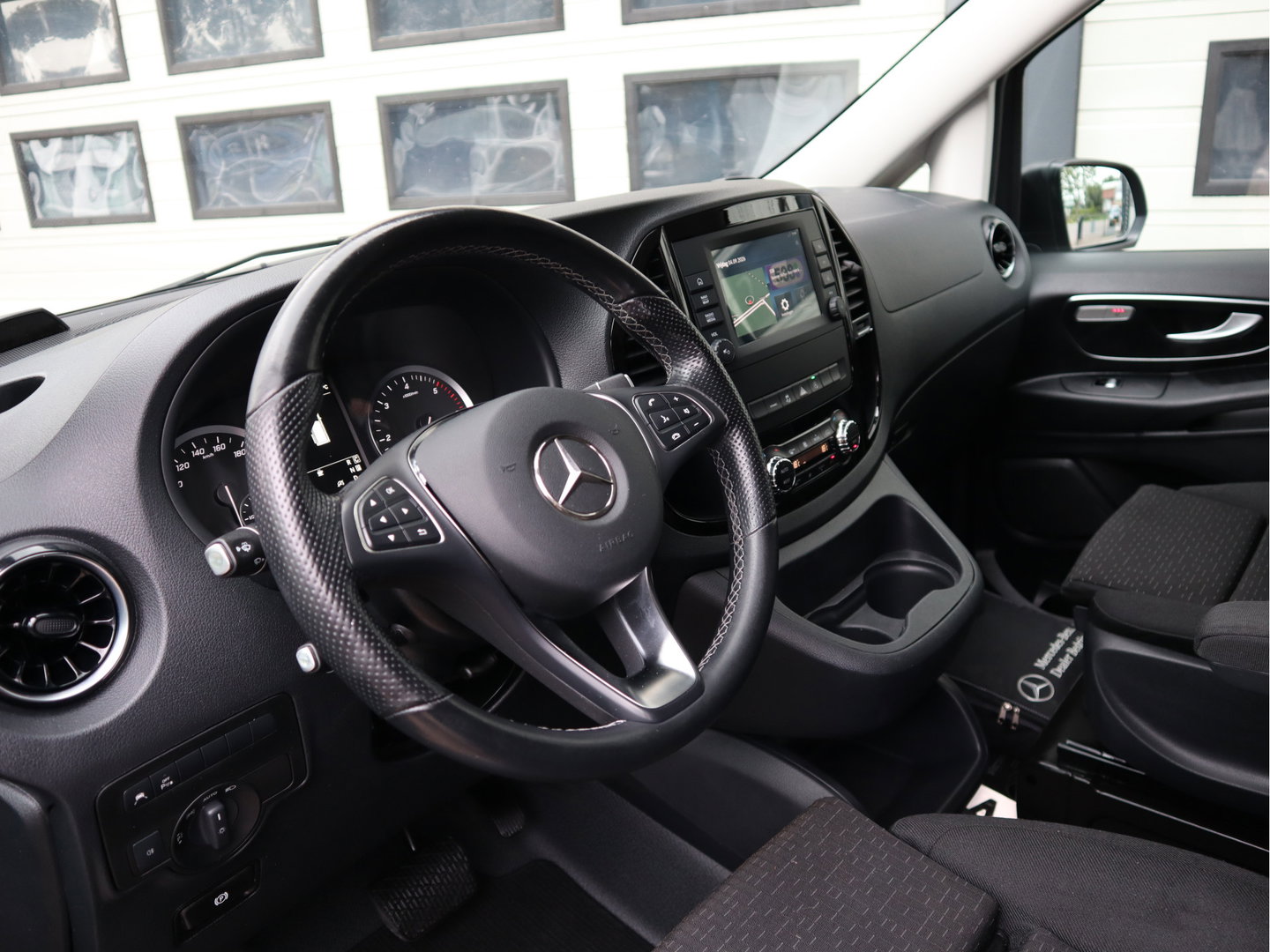 Mercedes-Benz Vito 116 CDI Automaat Euro 6 - DC 5 Pers. - 2x Schuifdr - A.Deuren - LED - Cruise - Camera