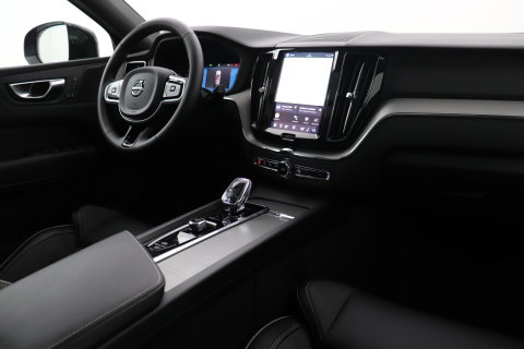 Volvo XC60 T8 Plus Dark | Harman/Kardon | Panoramadak | 360° Camera | BLIS | Stoel+Stuurverwarming | ACC