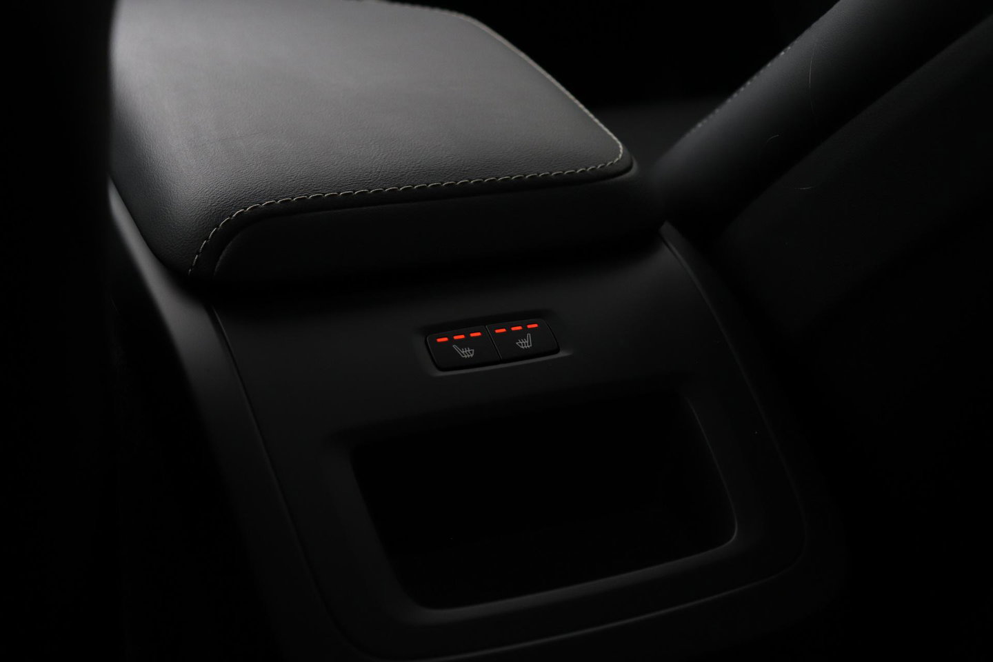 Volvo XC60 T8 Plus Dark | Harman/Kardon | Panoramadak | 360° Camera | BLIS | Stoel+Stuurverwarming | ACC