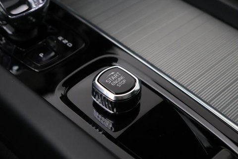 Volvo XC60 T8 Plus Dark | Harman/Kardon | Panoramadak | 360° Camera | BLIS | Stoel+Stuurverwarming | ACC