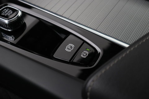 Volvo XC60 T8 Plus Dark | Harman/Kardon | Panoramadak | 360° Camera | BLIS | Stoel+Stuurverwarming | ACC