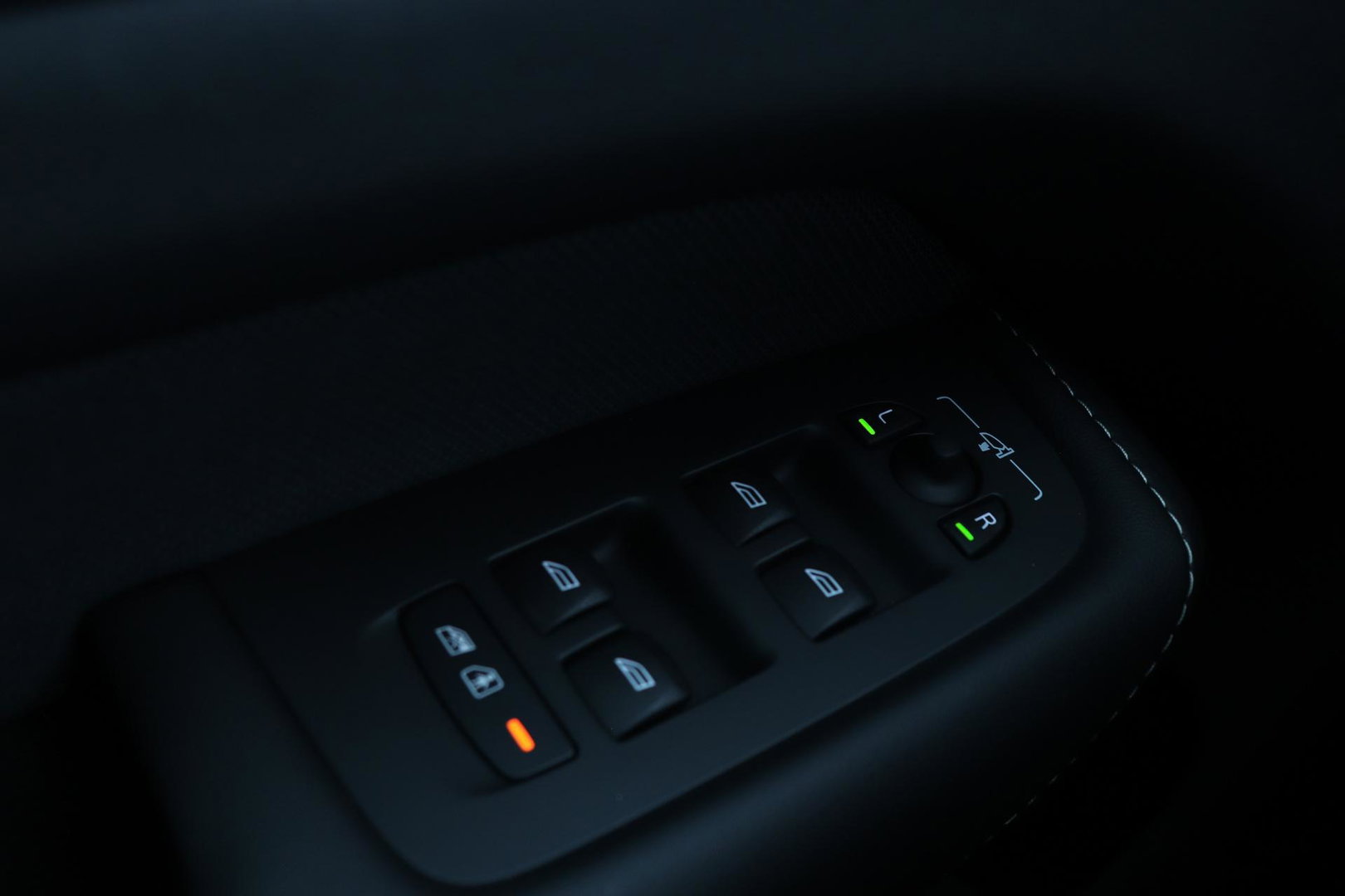 Volvo XC60 T8 Plus Dark | Harman/Kardon | Panoramadak | 360° Camera | BLIS | Stoel+Stuurverwarming | ACC