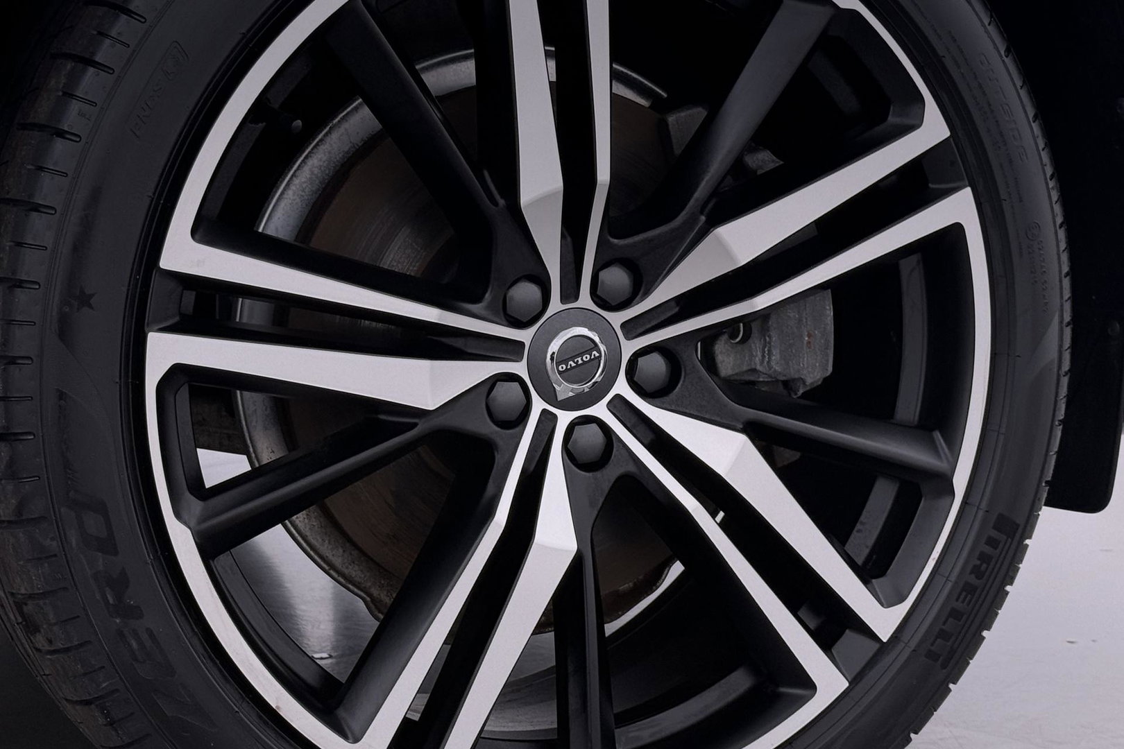 Volvo XC60 T8 Plus Dark | Harman/Kardon | Panoramadak | 360° Camera | BLIS | Stoel+Stuurverwarming | ACC