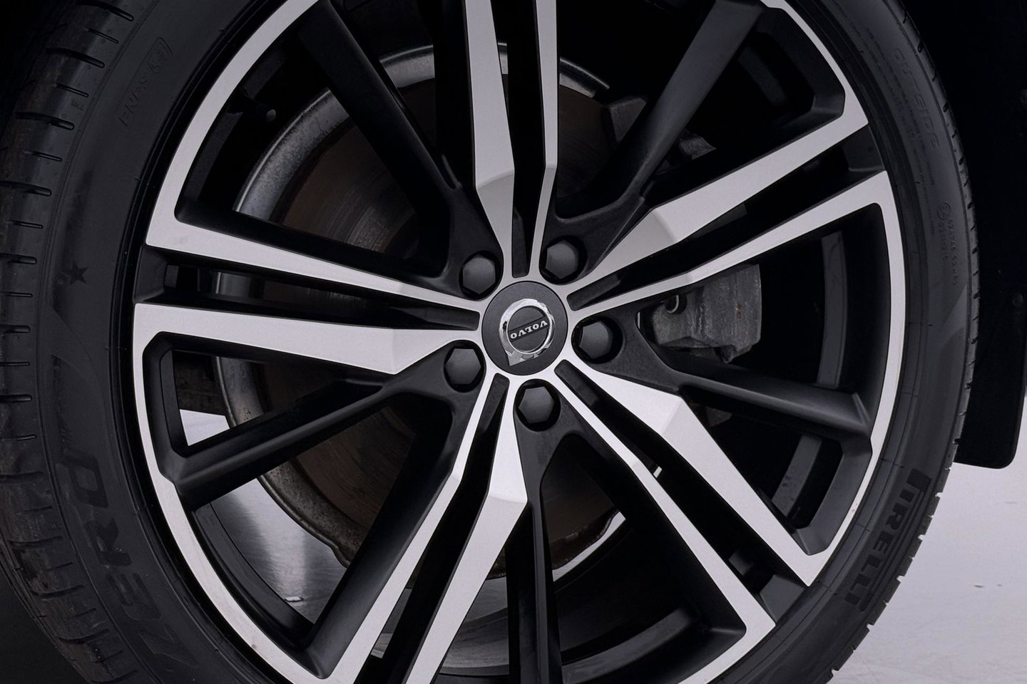 Volvo XC60 T8 Plus Dark | Harman/Kardon | Panoramadak | 360° Camera | BLIS | Stoel+Stuurverwarming | ACC