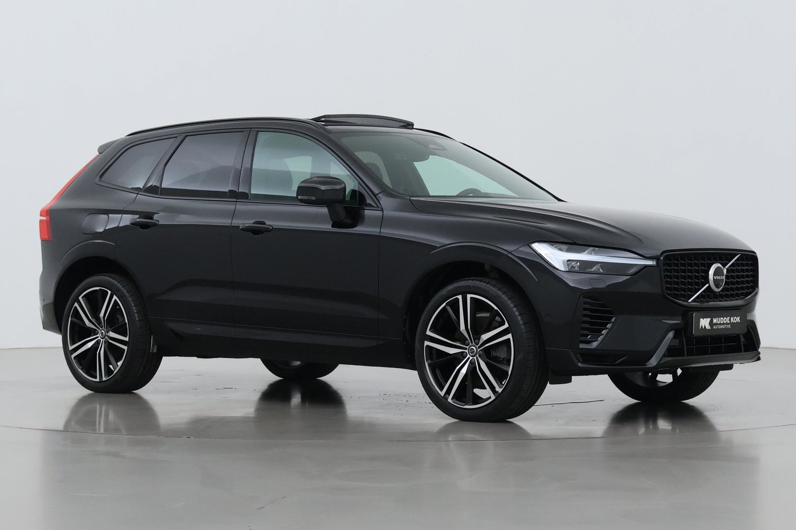 Volvo XC60 T8 Plus Dark | Harman/Kardon | Panoramadak | 360° Camera | BLIS | Stoel+Stuurverwarming | ACC