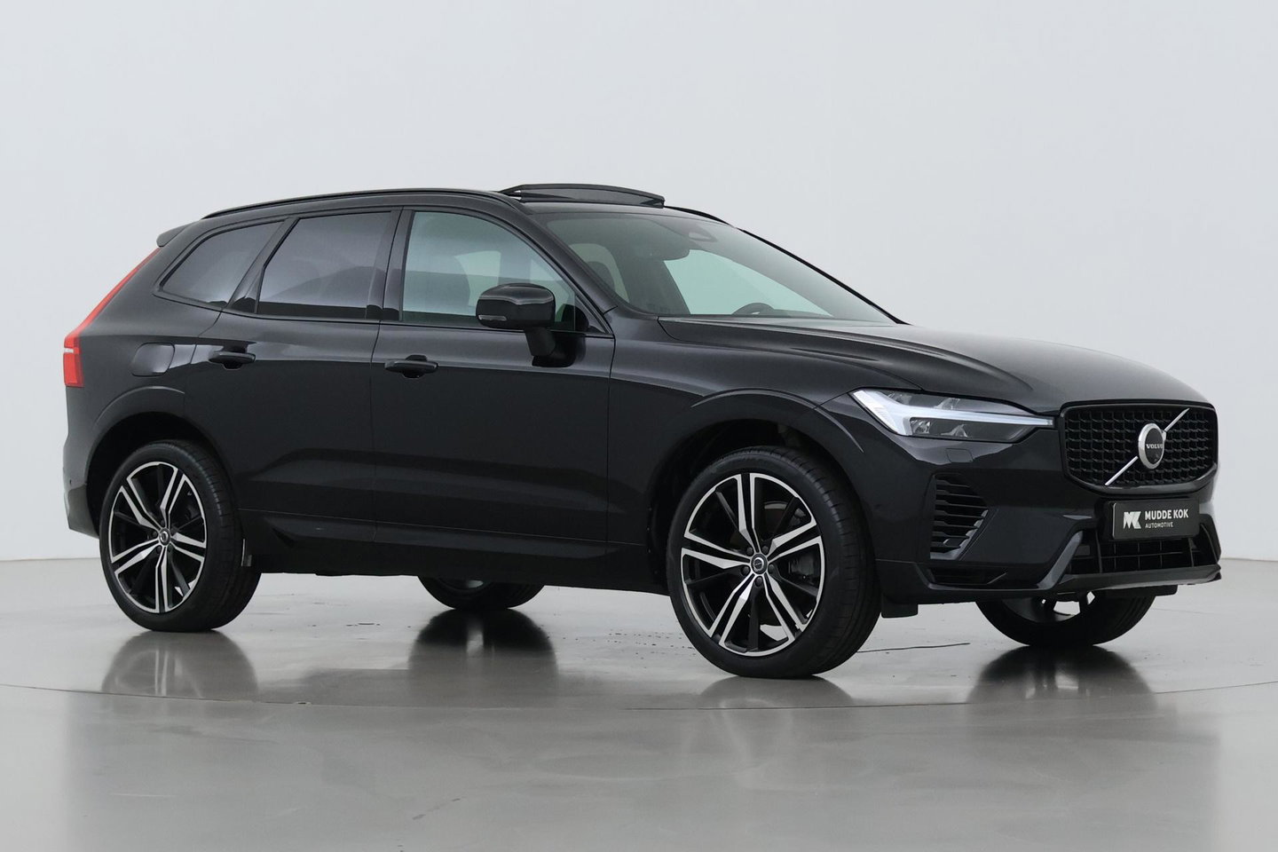 Volvo XC60 T8 Plus Dark | Harman/Kardon | Panoramadak | 360° Camera | BLIS | Stoel+Stuurverwarming | ACC