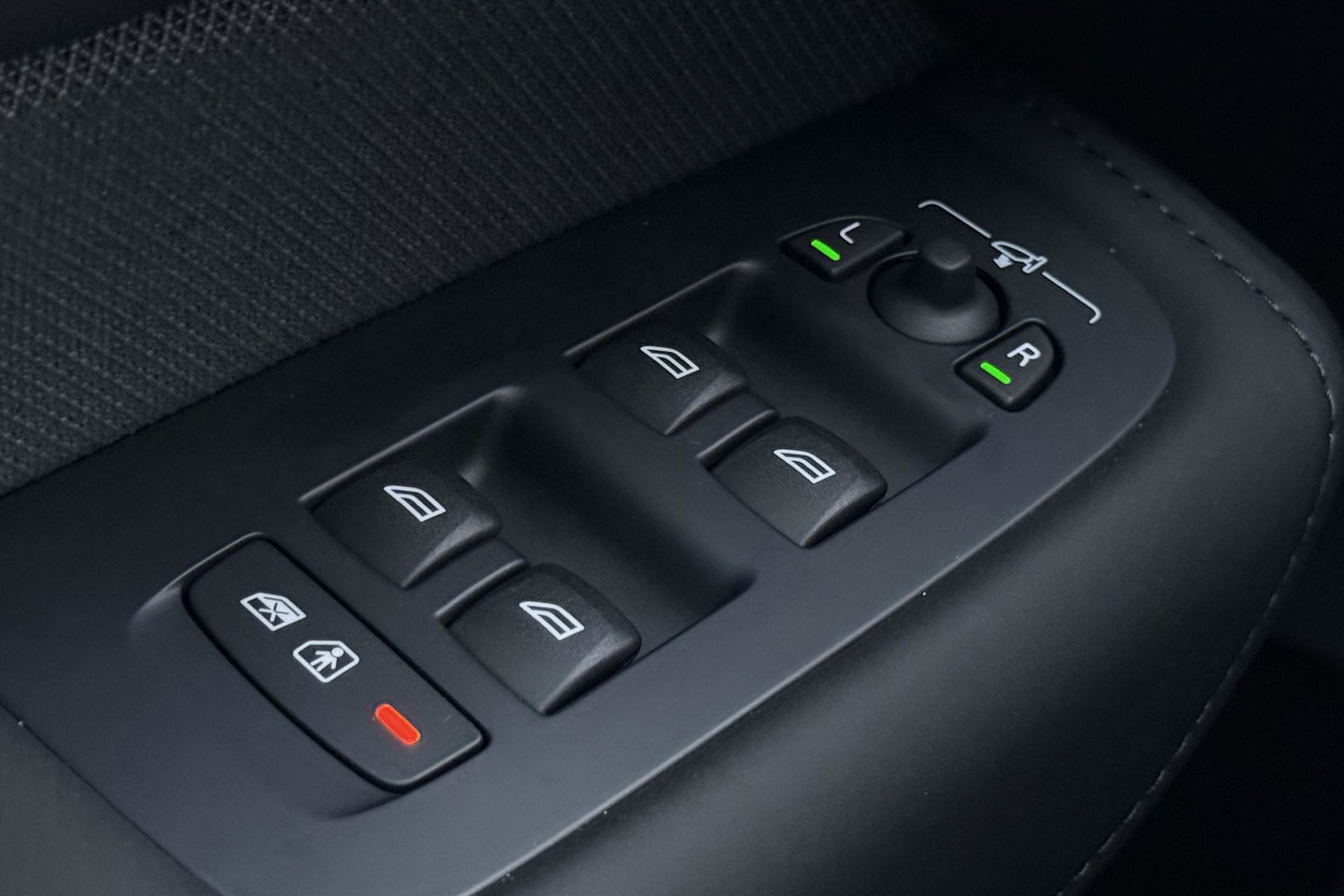 Volvo XC60 T6 Plus Black Edition | Harman/Kardon | Pilot Assist | Panoramadak | 360° Camera | Head-Up | Stoel+Stuurverwarming | 21 Inch
