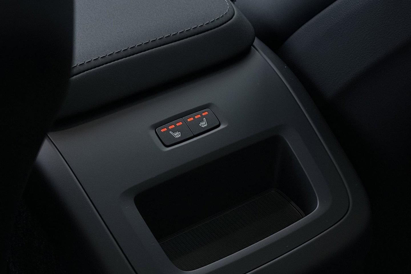 Volvo XC60 T6 Plus Black Edition | Harman/Kardon | Pilot Assist | Panoramadak | 360° Camera | Head-Up | Stoel+Stuurverwarming | 21 Inch