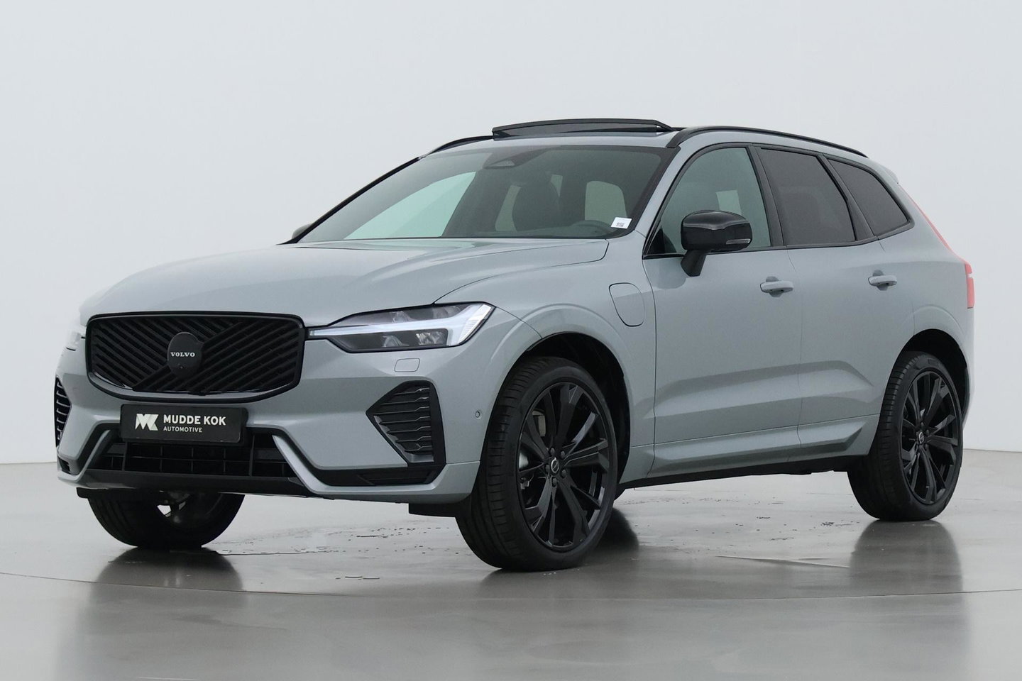 Volvo XC60 T6 Plus Black Edition | Harman/Kardon | Pilot Assist | Panoramadak | 360° Camera | Head-Up | Stoel+Stuurverwarming | 21 Inch