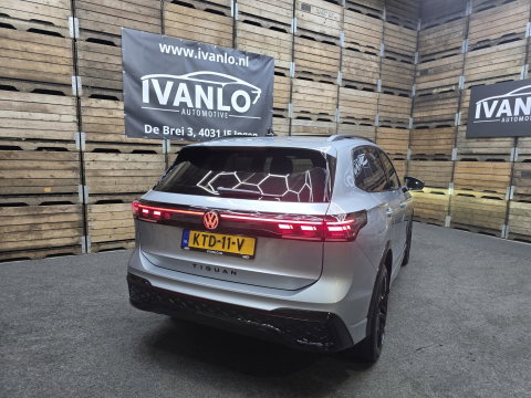 Volkswagen Tiguan 1.5 eHybrid R-Line Edition Pano Leder IQ HUD Trekhaak Blackstyle 20" LM