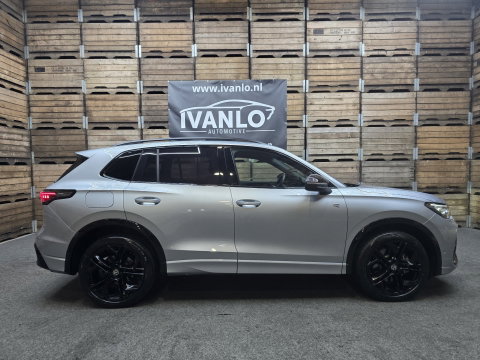 Volkswagen Tiguan 1.5 eHybrid R-Line Edition Pano Leder IQ HUD Trekhaak Blackstyle 20" LM