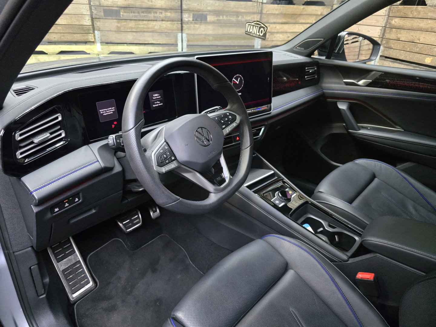 Volkswagen Tiguan 1.5 eHybrid R-Line Edition Pano Leder IQ HUD Trekhaak Blackstyle 20" LM