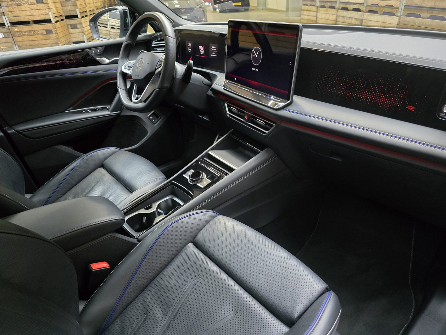 Volkswagen Tiguan 1.5 eHybrid R-Line Edition Pano Leder IQ HUD Trekhaak Blackstyle 20" LM