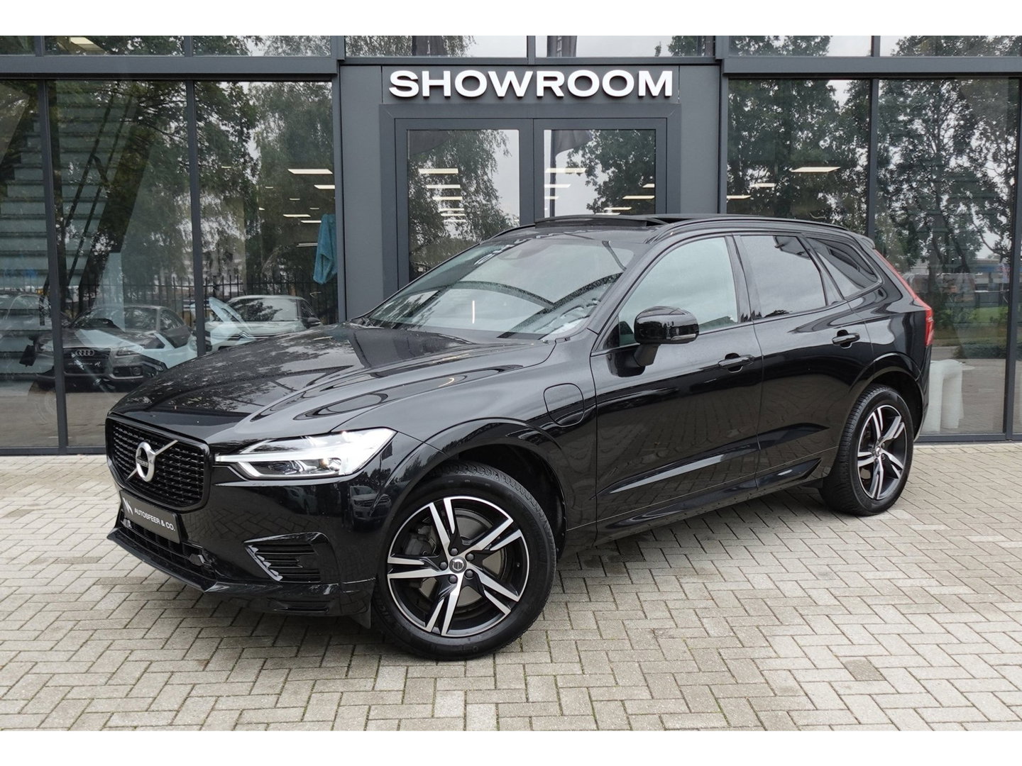 Volvo XC60 2.0 T8 Twin Engine AWD Design PANO EYLESS CAM