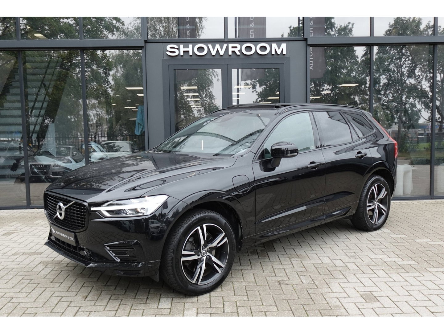 Volvo XC60 2.0 T8 Twin Engine AWD Design PANO EYLESS CAM