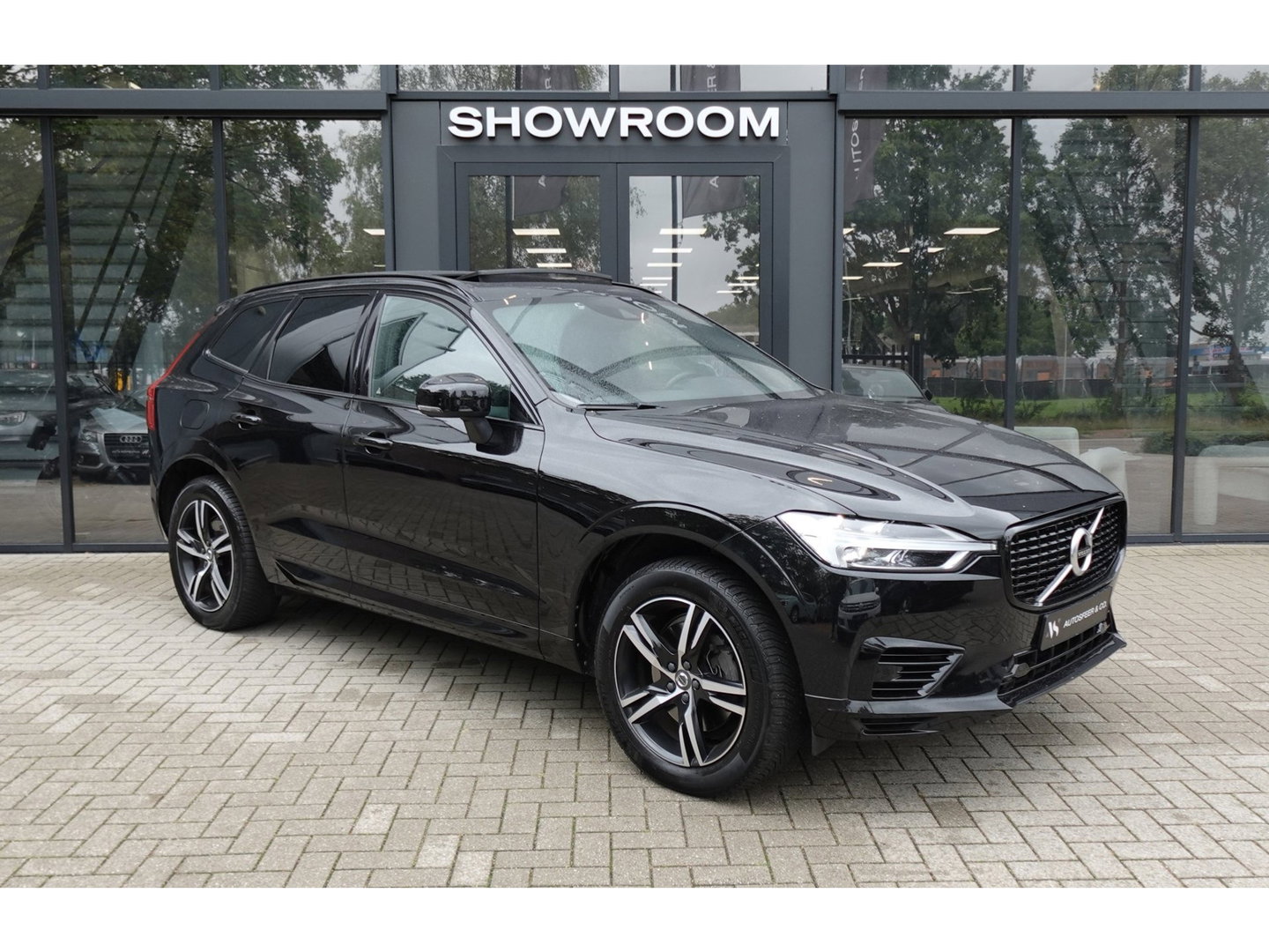 Volvo XC60 2.0 T8 Twin Engine AWD Design PANO EYLESS CAM