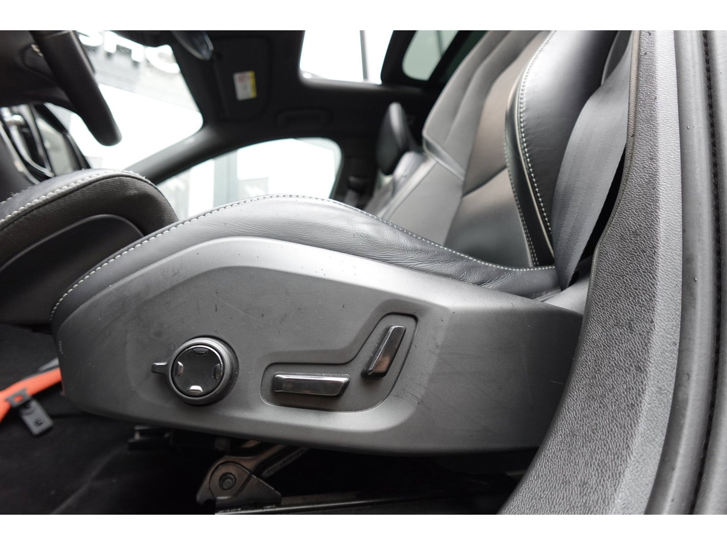 Volvo XC60 2.0 T8 Twin Engine AWD Design PANO EYLESS CAM