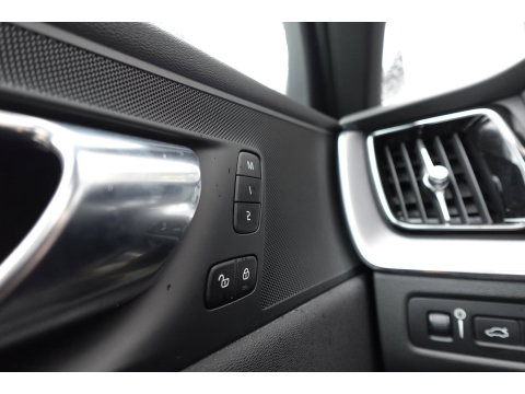 Volvo XC60 2.0 T8 Twin Engine AWD Design PANO EYLESS CAM