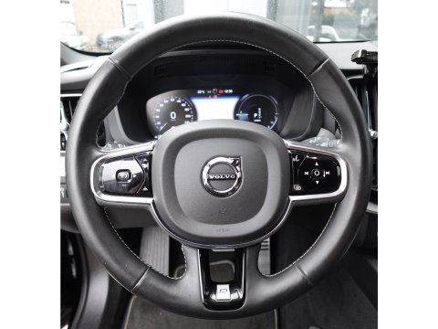 Volvo XC60 2.0 T8 Twin Engine AWD Design PANO EYLESS CAM