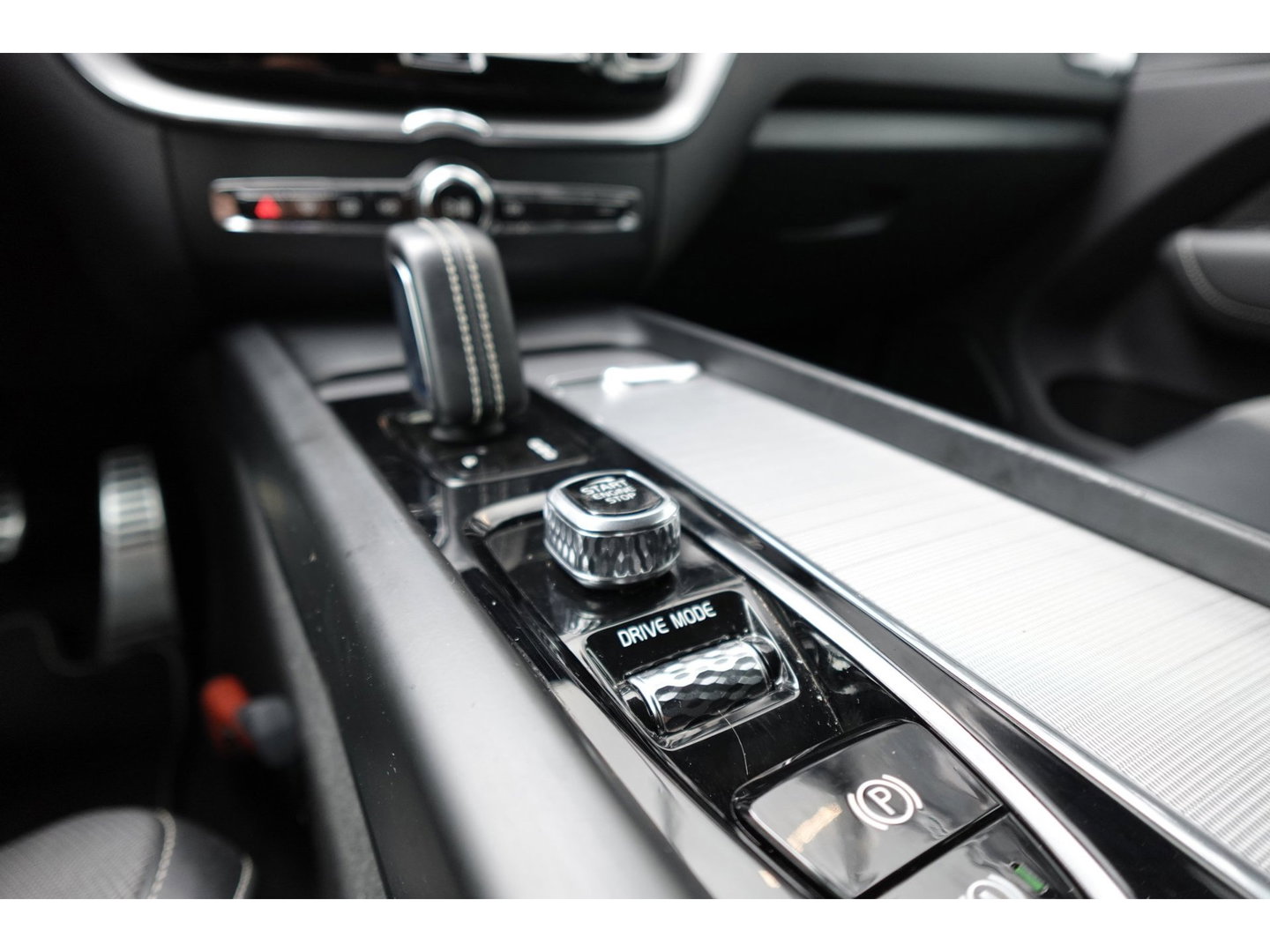 Volvo XC60 2.0 T8 Twin Engine AWD Design PANO EYLESS CAM