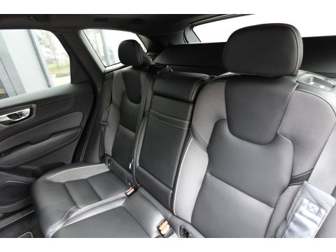 Volvo XC60 2.0 T8 Twin Engine AWD Design PANO EYLESS CAM