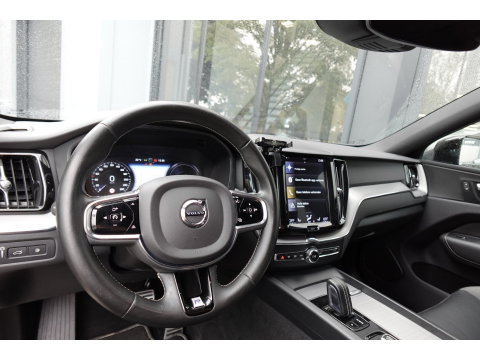 Volvo XC60 2.0 T8 Twin Engine AWD Design PANO EYLESS CAM