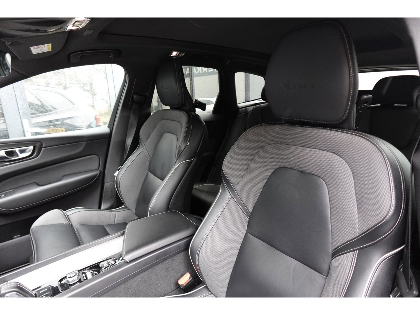 Volvo XC60 2.0 T8 Twin Engine AWD Design PANO EYLESS CAM