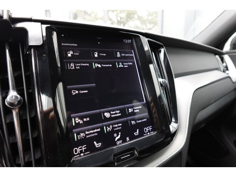Volvo XC60 2.0 T8 Twin Engine AWD Design PANO EYLESS CAM