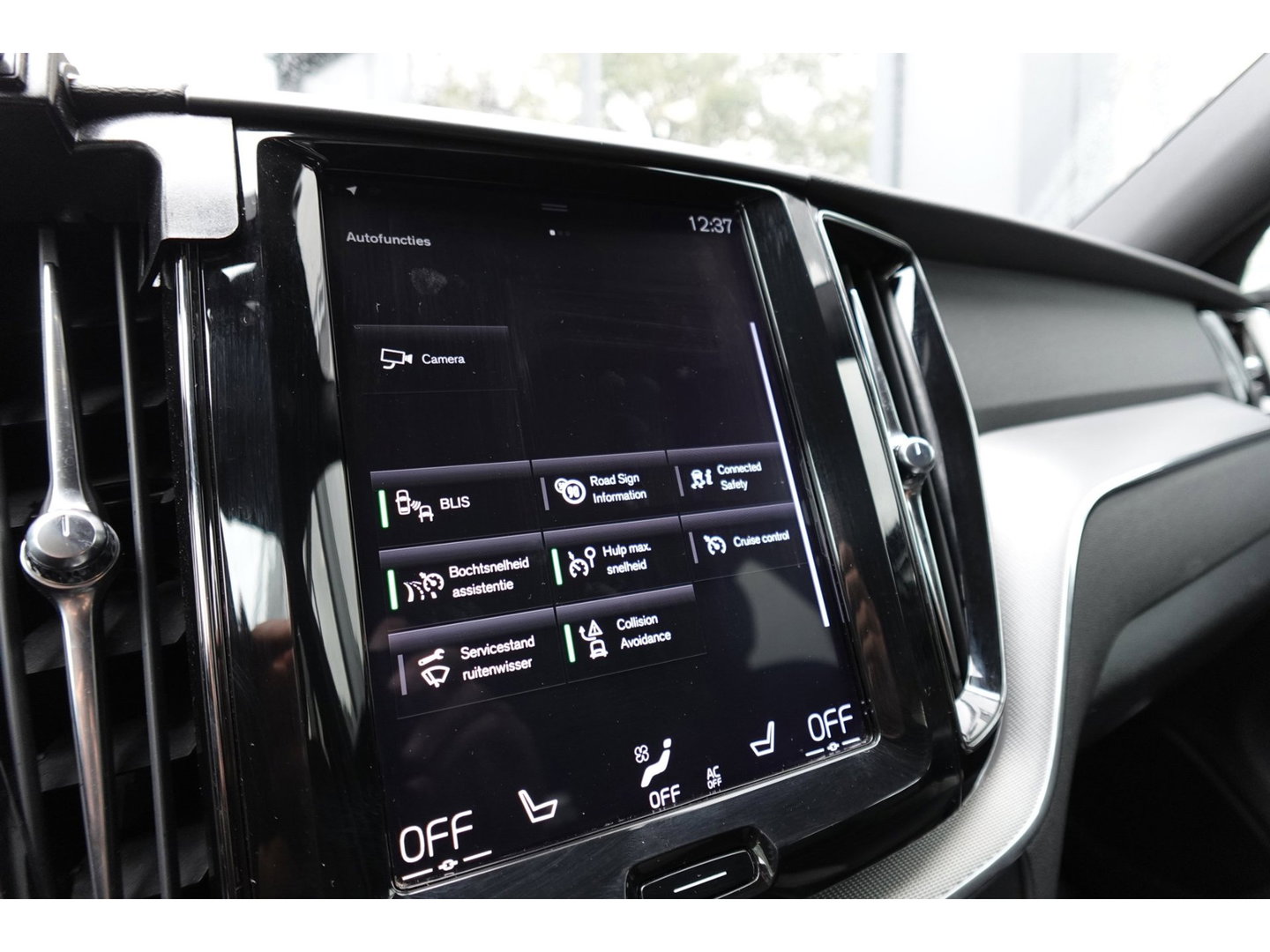 Volvo XC60 2.0 T8 Twin Engine AWD Design PANO EYLESS CAM