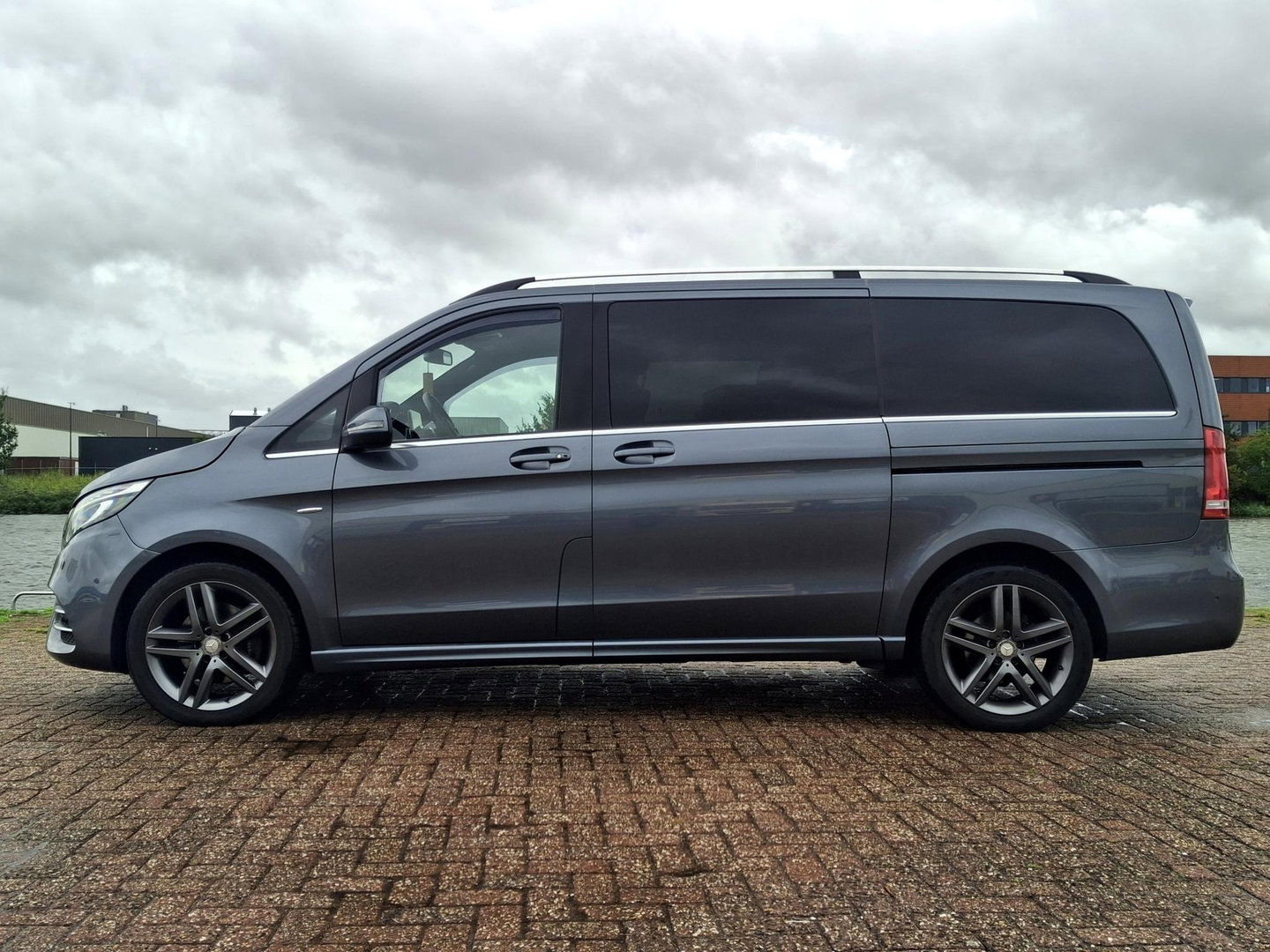 Mercedes-Benz V-Klasse 250d 4-MATIC Lang DC AMG | LEDER | 360 | LED | BURMESTER | BEKER KOELING \ VERWARMING | STANDKACHEL