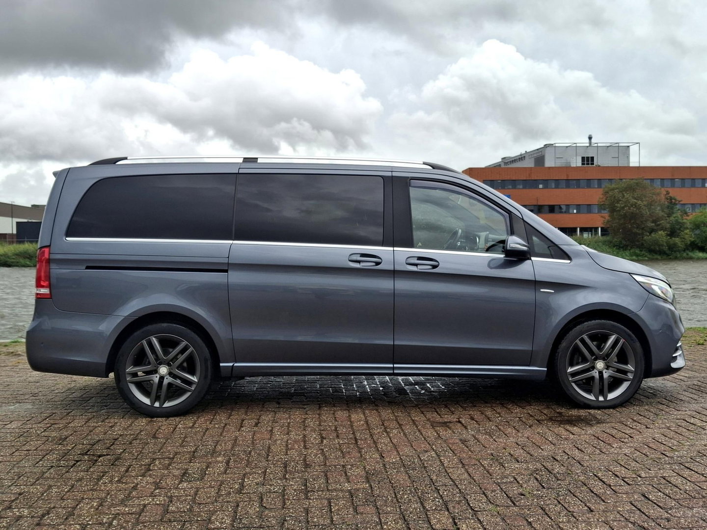 Mercedes-Benz V-Klasse 250d 4-MATIC Lang DC AMG | LEDER | 360 | LED | BURMESTER | BEKER KOELING \ VERWARMING | STANDKACHEL