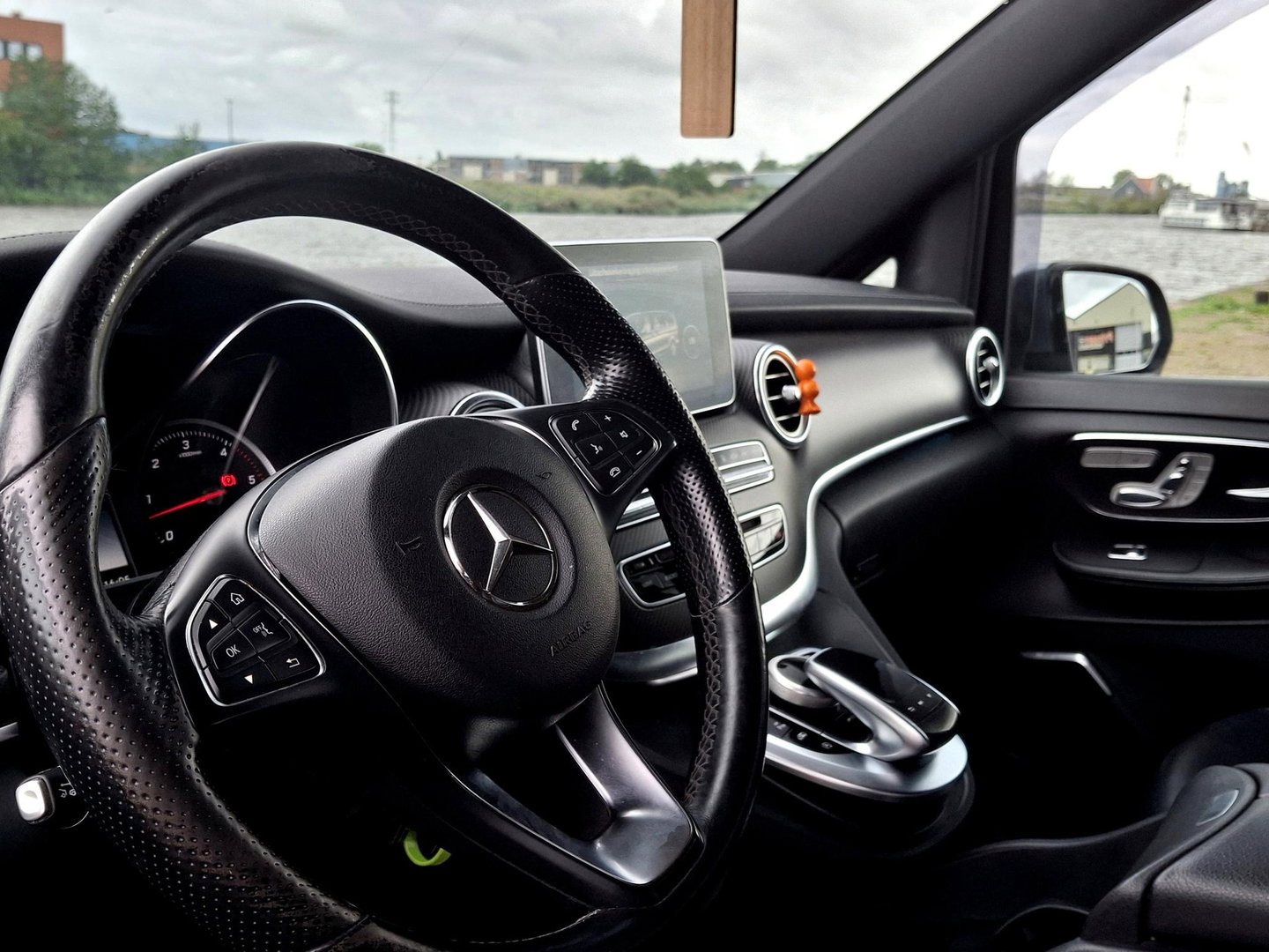 Mercedes-Benz V-Klasse 250d 4-MATIC Lang DC AMG | LEDER | 360 | LED | BURMESTER | BEKER KOELING \ VERWARMING | STANDKACHEL
