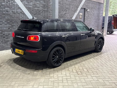 MINI Clubman 1.5 One D Chili Serious Business | Panoramadak | Automaat | Navigatie | Cruise Control | Airco | PDC | MINI Connected