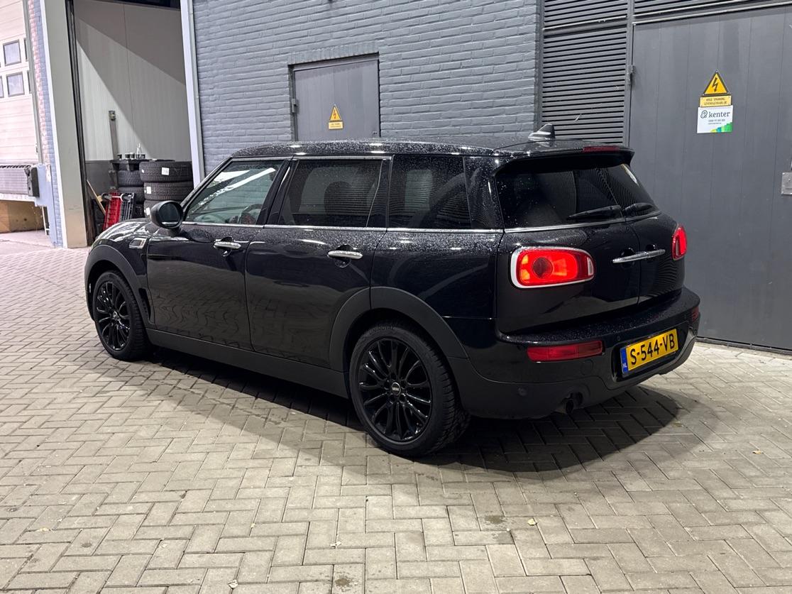 MINI Clubman 1.5 One D Chili Serious Business | Panoramadak | Automaat | Navigatie | Cruise Control | Airco | PDC | MINI Connected