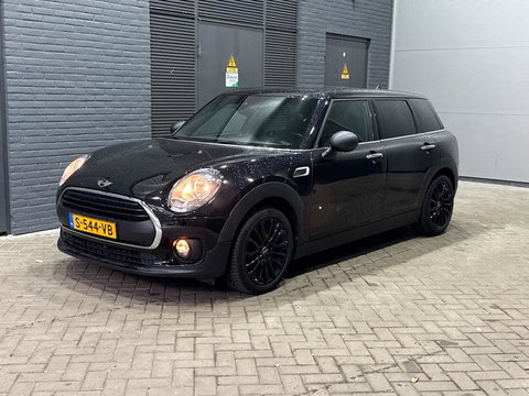 MINI Clubman 1.5 One D Chili Serious Business | Panoramadak | Automaat | Navigatie | Cruise Control | Airco | PDC | MINI Connected