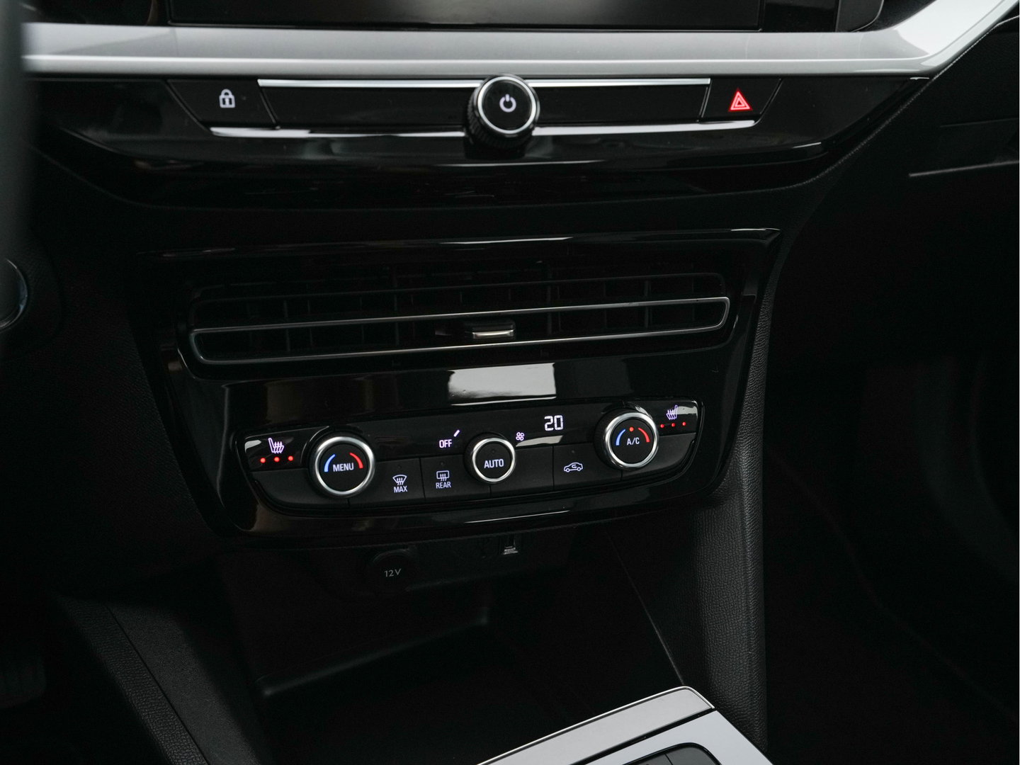 Opel Mokka-e Business Elegance 50-kWh (3-Fase-11kw) { SoH-100%} *HEATPUMP | MICROFIBRE | DIGI-COCKPIT | FULL-LED | CAMERA | COMFORTSEATS | KEYLESS | DAB+ | ECC | CRUISE | 16''ALU*