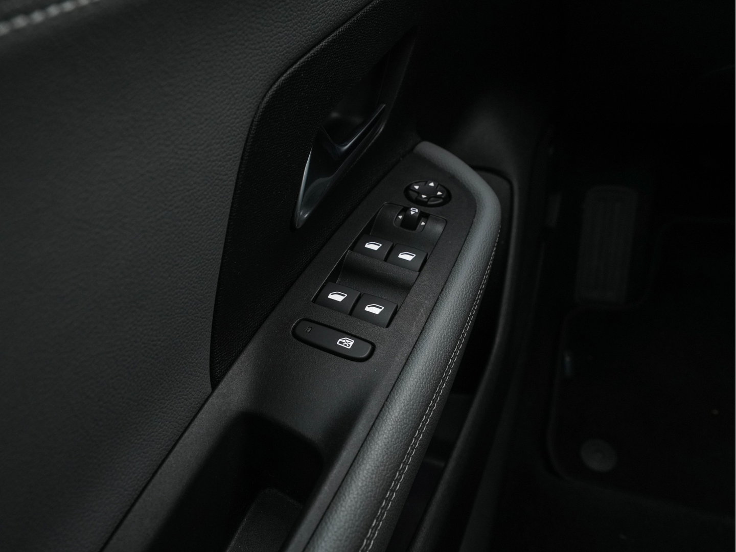 Opel Mokka-e Business Elegance 50-kWh (3-Fase-11kw) { SoH-100%} *HEATPUMP | MICROFIBRE | DIGI-COCKPIT | FULL-LED | CAMERA | COMFORTSEATS | KEYLESS | DAB+ | ECC | CRUISE | 16''ALU*