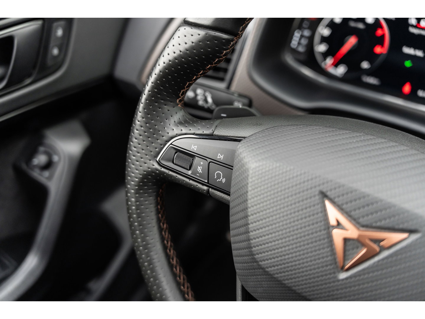 CUPRA Ateca 2.0 TSI 4DRIVE LIMITED PANO CARBON AKRA BREMBO
