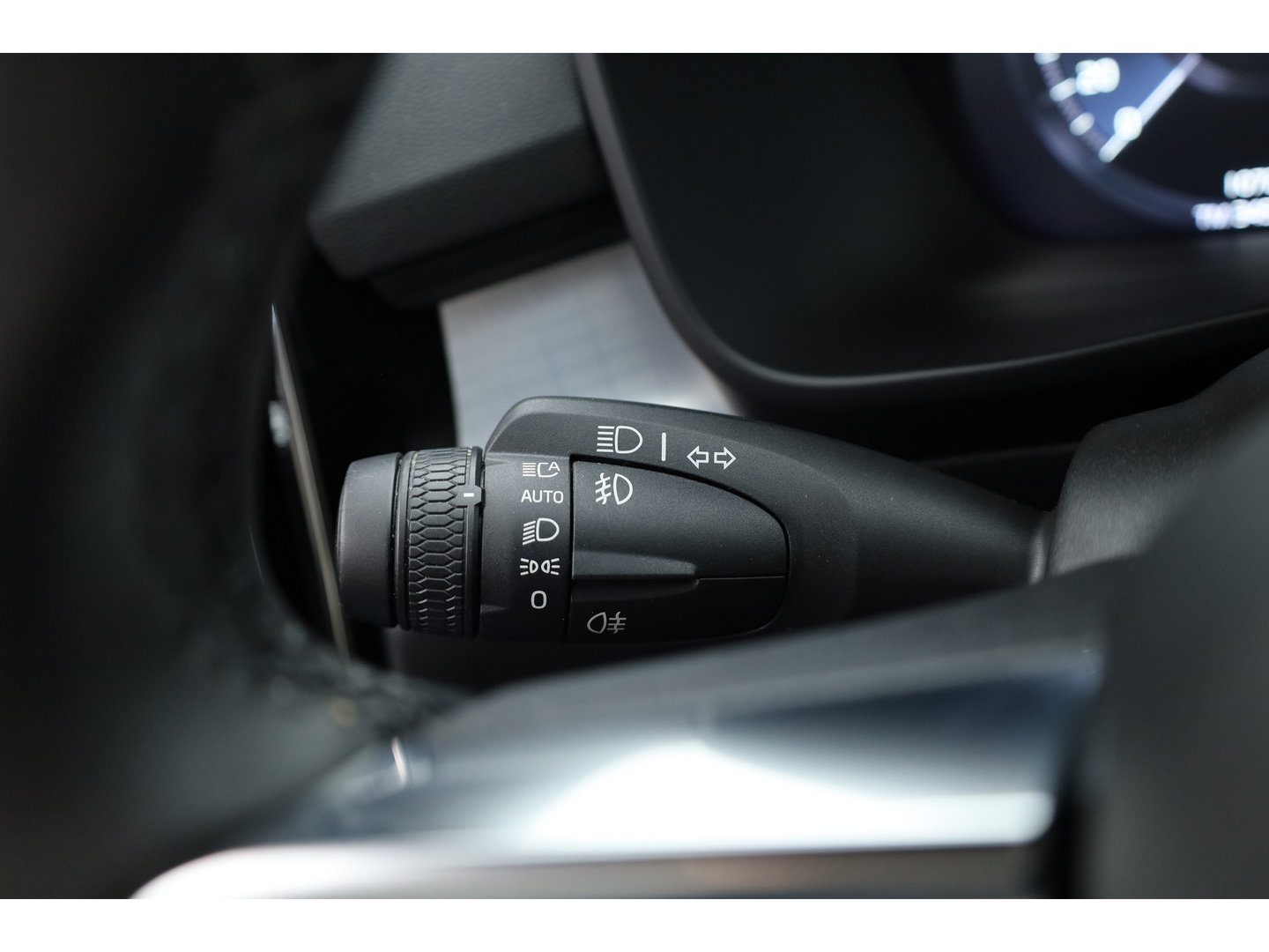 Volvo XC40 1.5 T5 Plug-in hybrid Plus Dark | Trekhaak | 360 camera | Stoel + stuurverw. | Elek. stoelen |