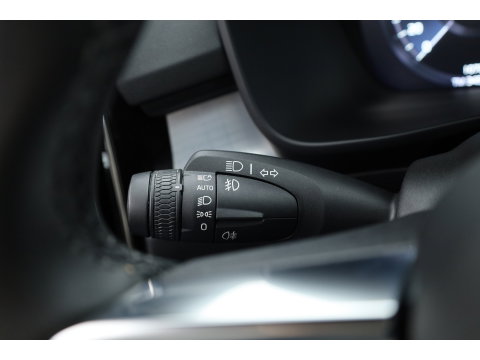 Volvo XC40 1.5 T5 Plug-in hybrid Plus Dark | Trekhaak | 360 camera | Stoel + stuurverw. | Elek. stoelen |